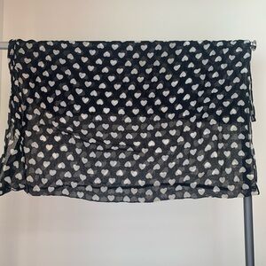Black and White Heart Pattern Scarf